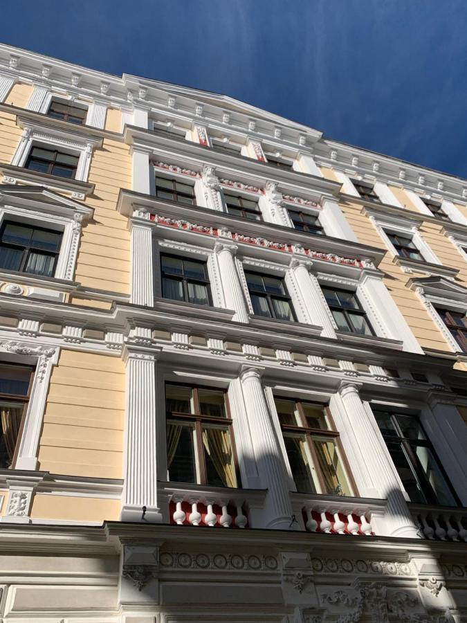 Dandelion Apartment Vecpilsetas Рига Екстериор снимка